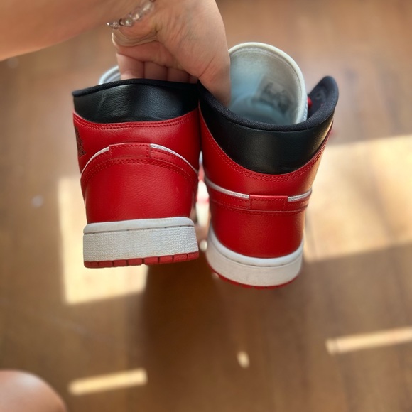Wmns Air Jordan 1 Mid 'Alternate Bred Toe - Picture 8 of 9